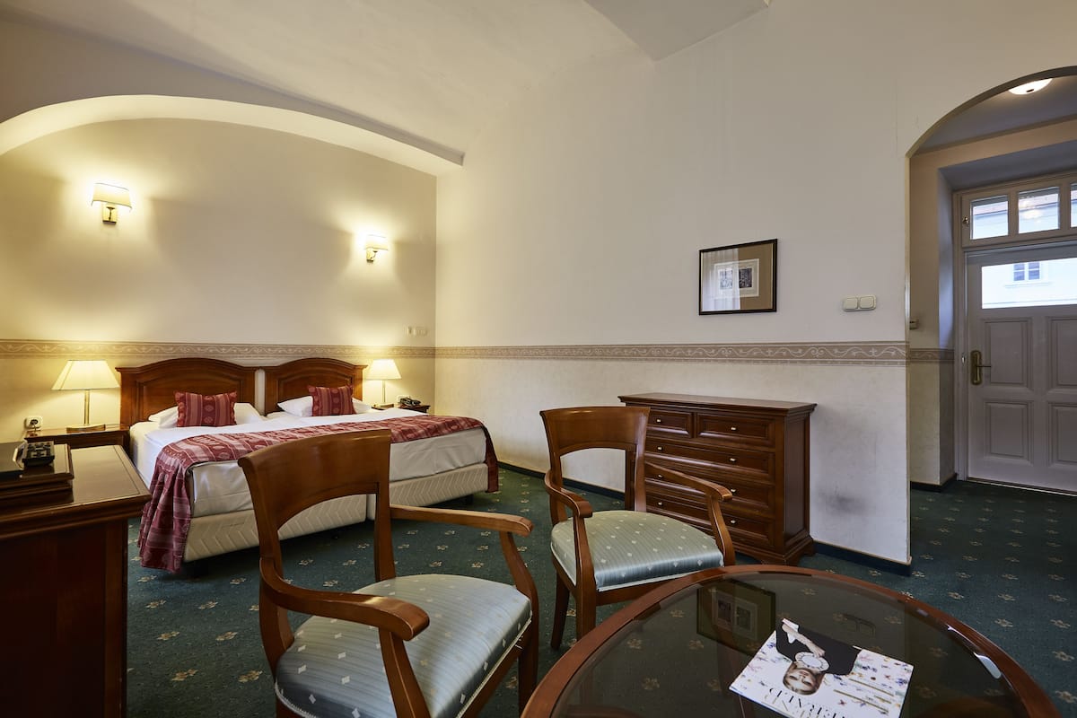 Standard-Doppelzimmer | Hochwertige Bettwaren, Minibar, Zimmersafe, Schreibtisch