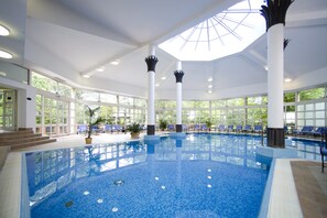 Indoor pool, outdoor pool - Schlosshotel Szidónia (Rojtokmuzsaj)