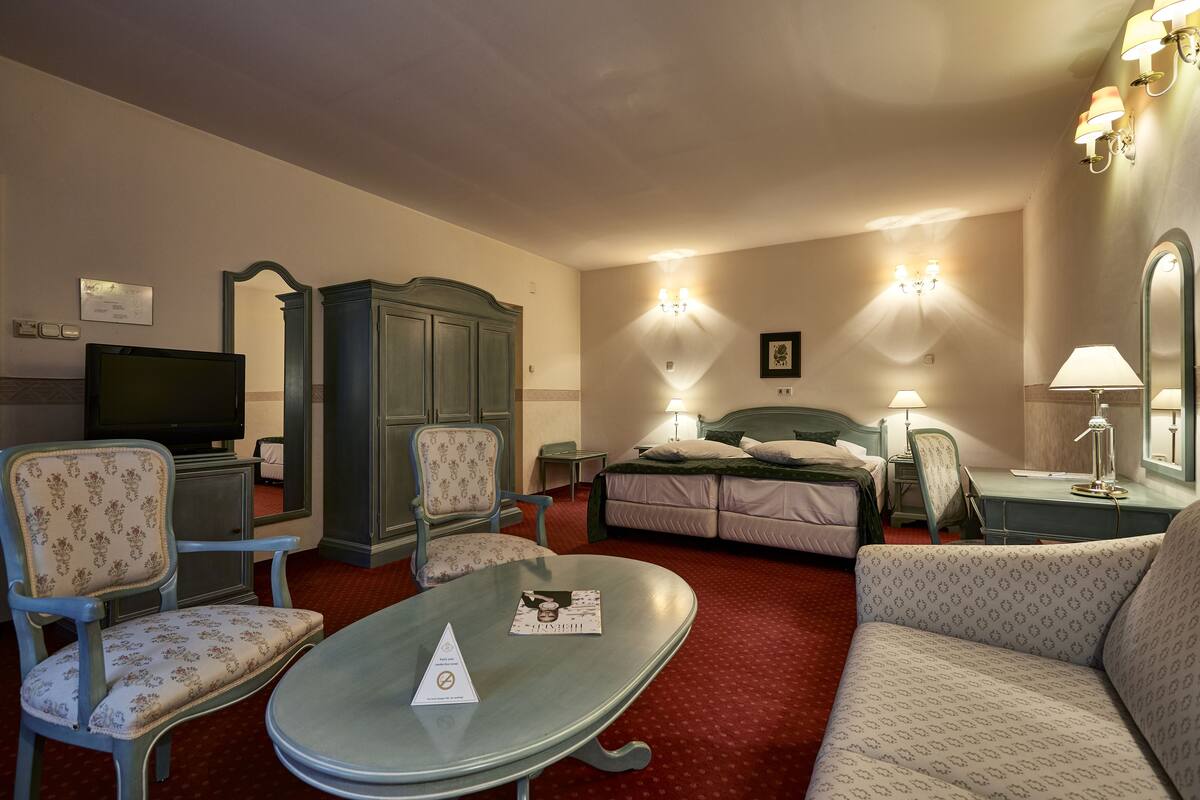 Standard-Doppelzimmer, Annex | Hochwertige Bettwaren, Minibar, Zimmersafe, Schreibtisch