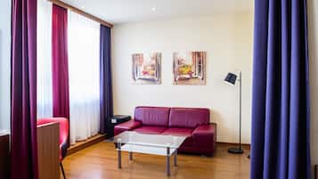 Familienzimmer | Wohnzimmer | 32-Zoll-Flachbildfernseher mit Satellitenempfang