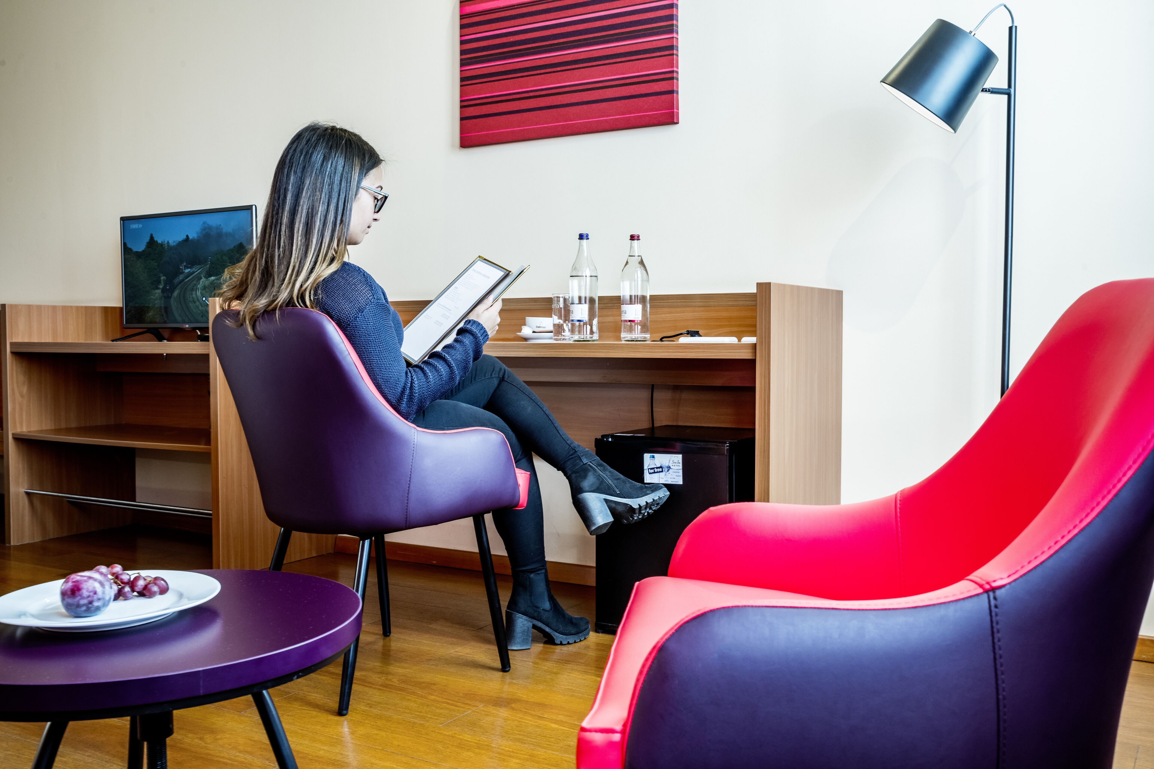 Superior-Zimmer | Wohnbereich | 32-Zoll-Flachbildfernseher mit Satellitenempfang