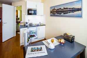 Apartment, 2 Double Beds, Kitchenette | Private kitchen - Star G Hotel München Schwabing (Munich)