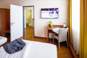 Apartment, 2 Double Beds, Kitchenette | Hypo-allergenic bedding, in-room safe, desk, blackout curtains - Star G Hotel München Schwabing (Munich)