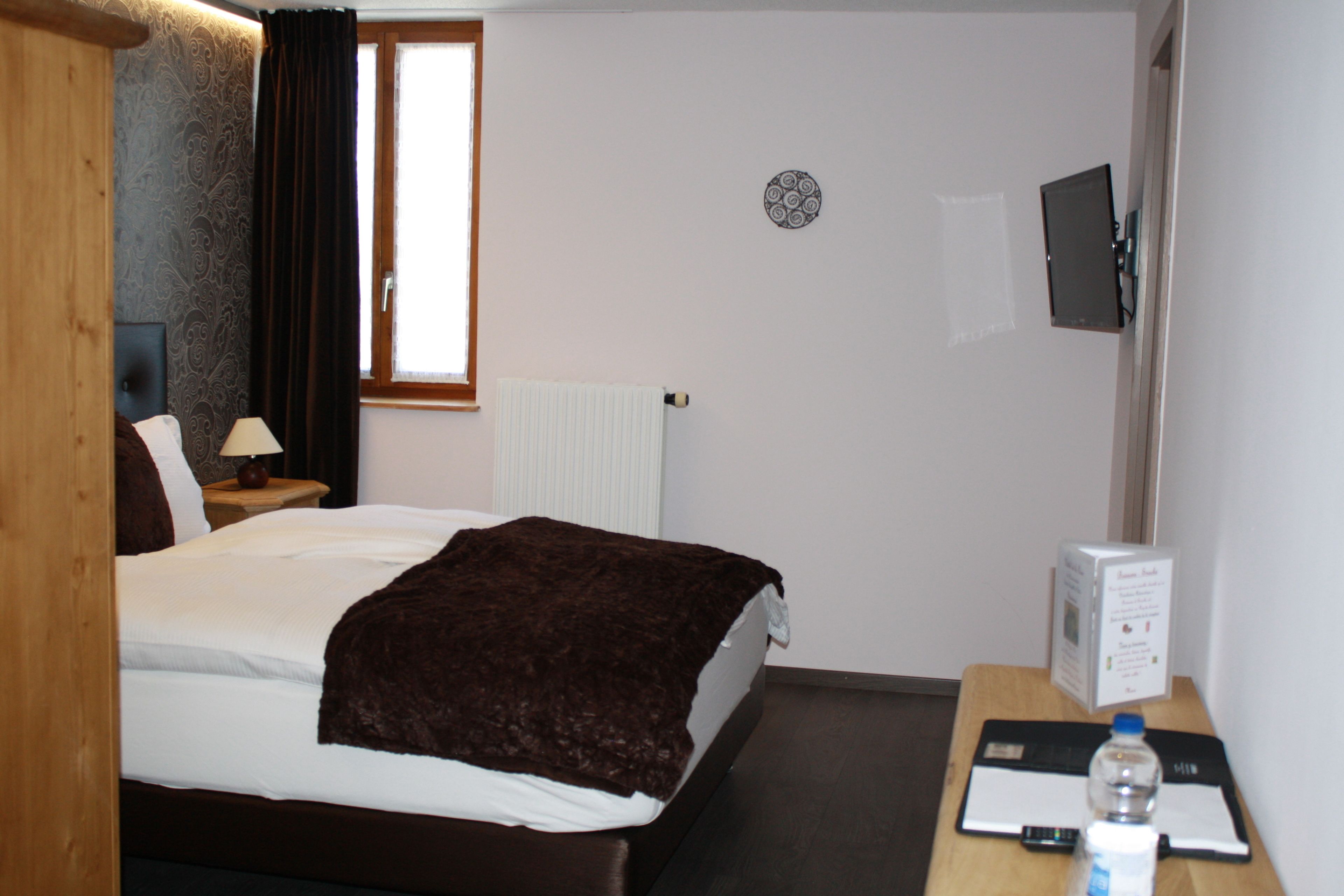 individually decorated, individually furnished, free cots/infant beds