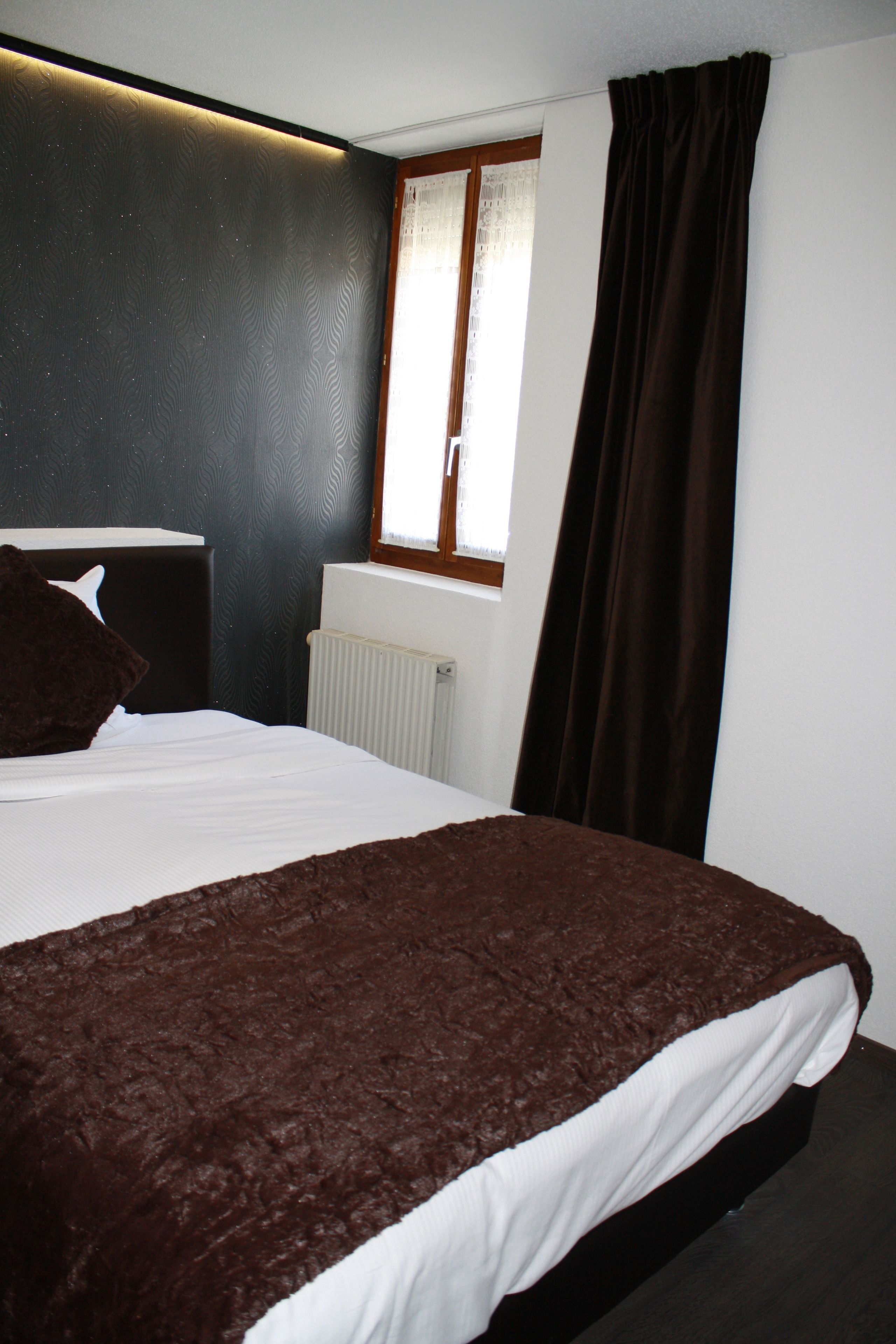 family room, 2 bedrooms | individually decorated, individually furnished, free cots/infant beds