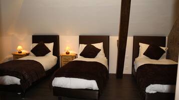 Triple Room | Individually decorated, individually furnished, free cribs/infant beds