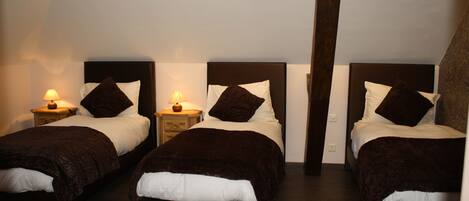 Triple Room | Individually decorated, individually furnished, free cribs/infant beds