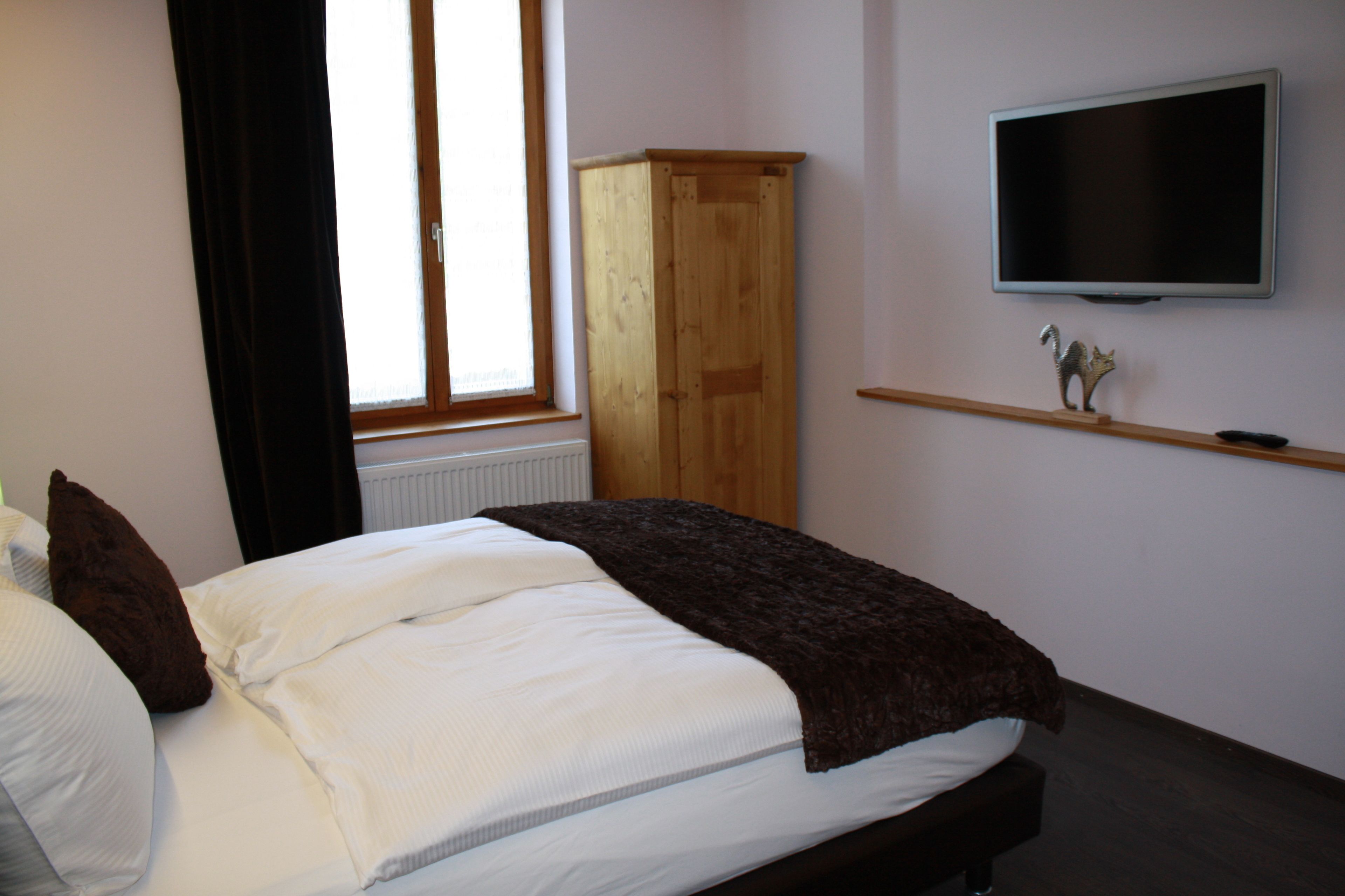 individually decorated, individually furnished, free cots/infant beds