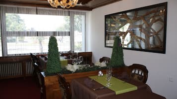 Free daily continental breakfast