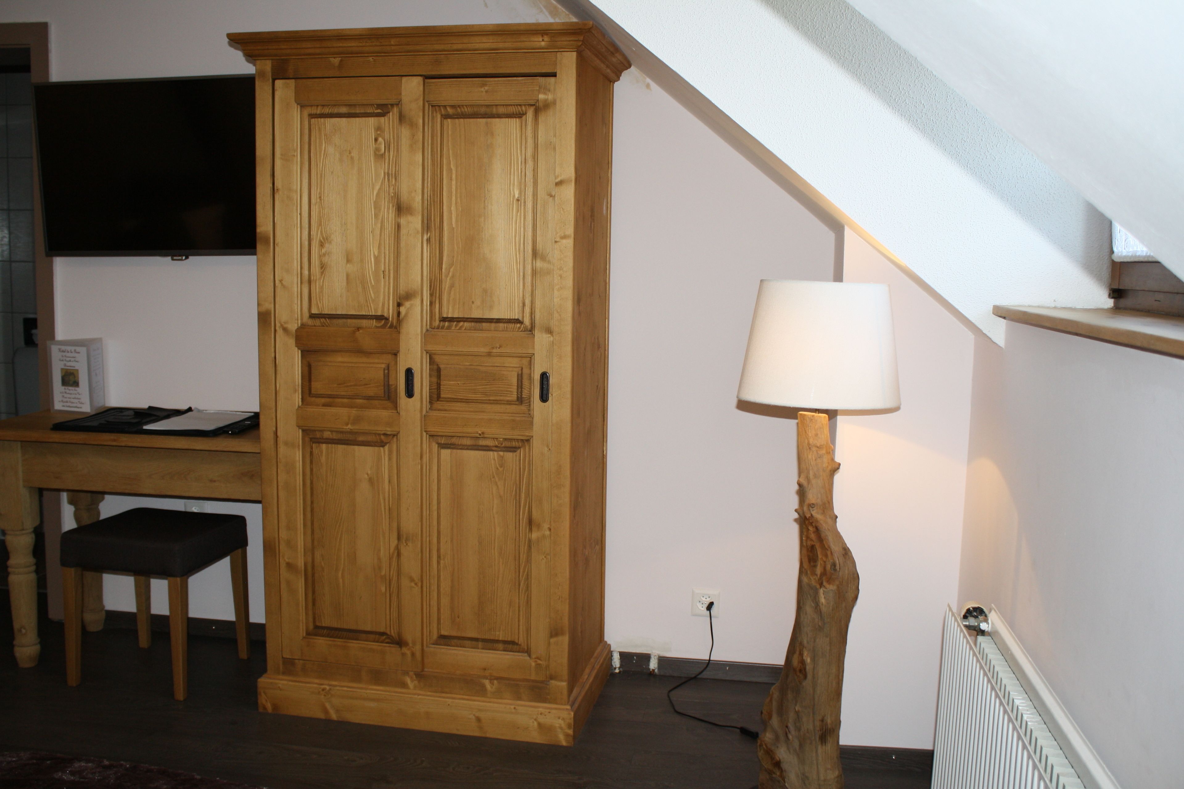 individually decorated, individually furnished, free cots/infant beds