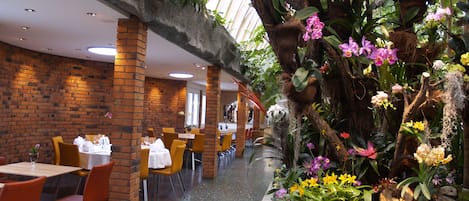 Aperto a pranzo e cena, cucina regionale