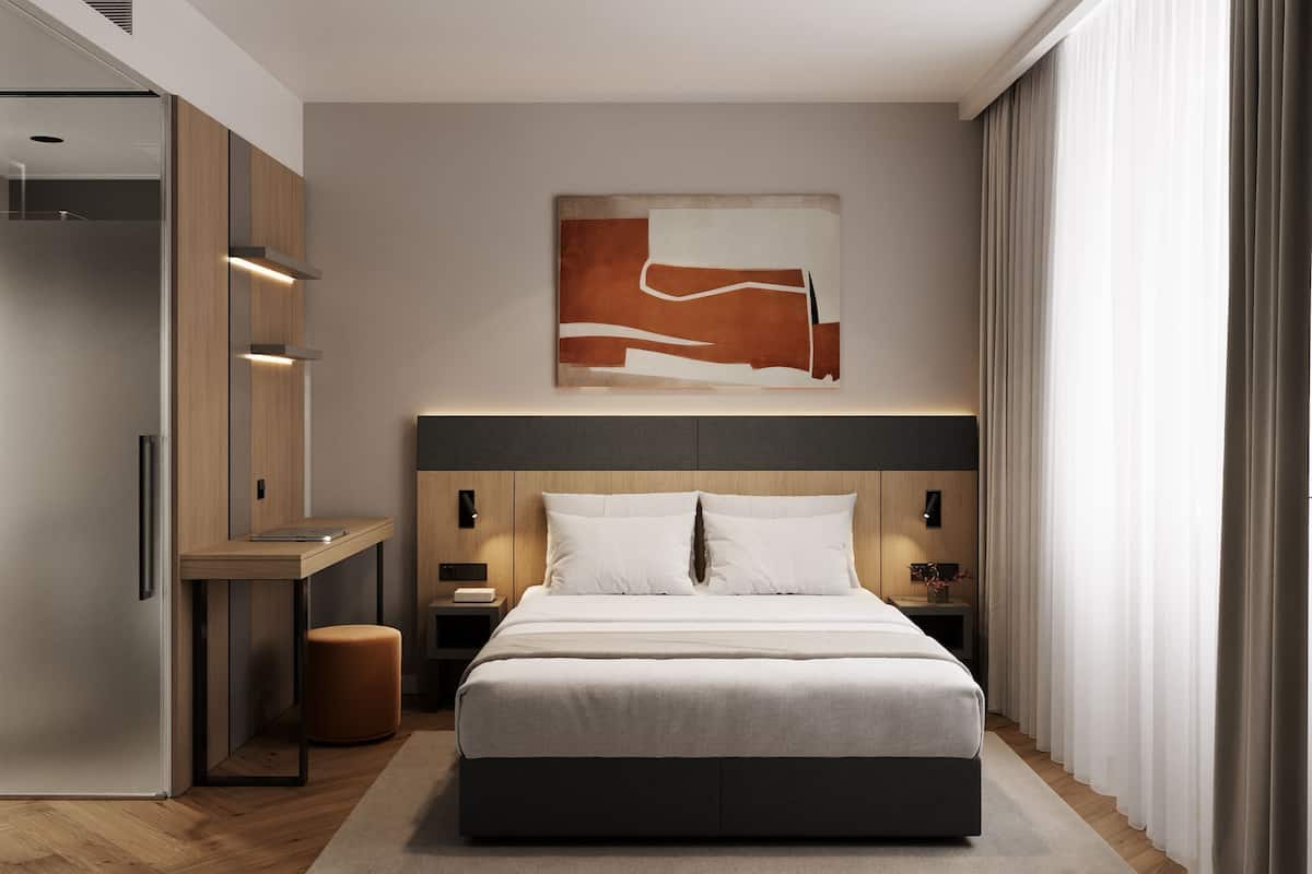 Business Room, 1 Queen Bed | Minibar, desk, laptop workspace, blackout drapes