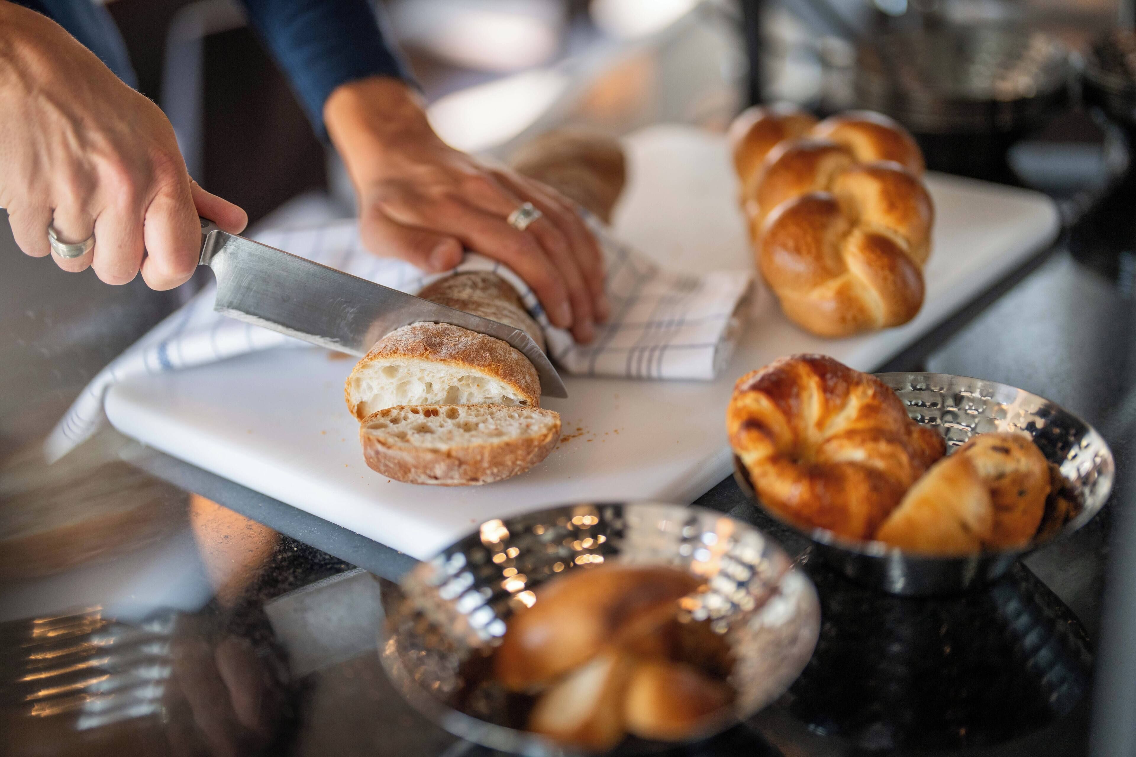 فطور أوروبي يوميًا بتكلفة قدرها (19 CHF للشخص)