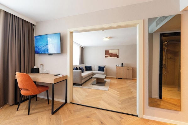 Suite | Living area | 50-inch flat-screen TV with satellite channels