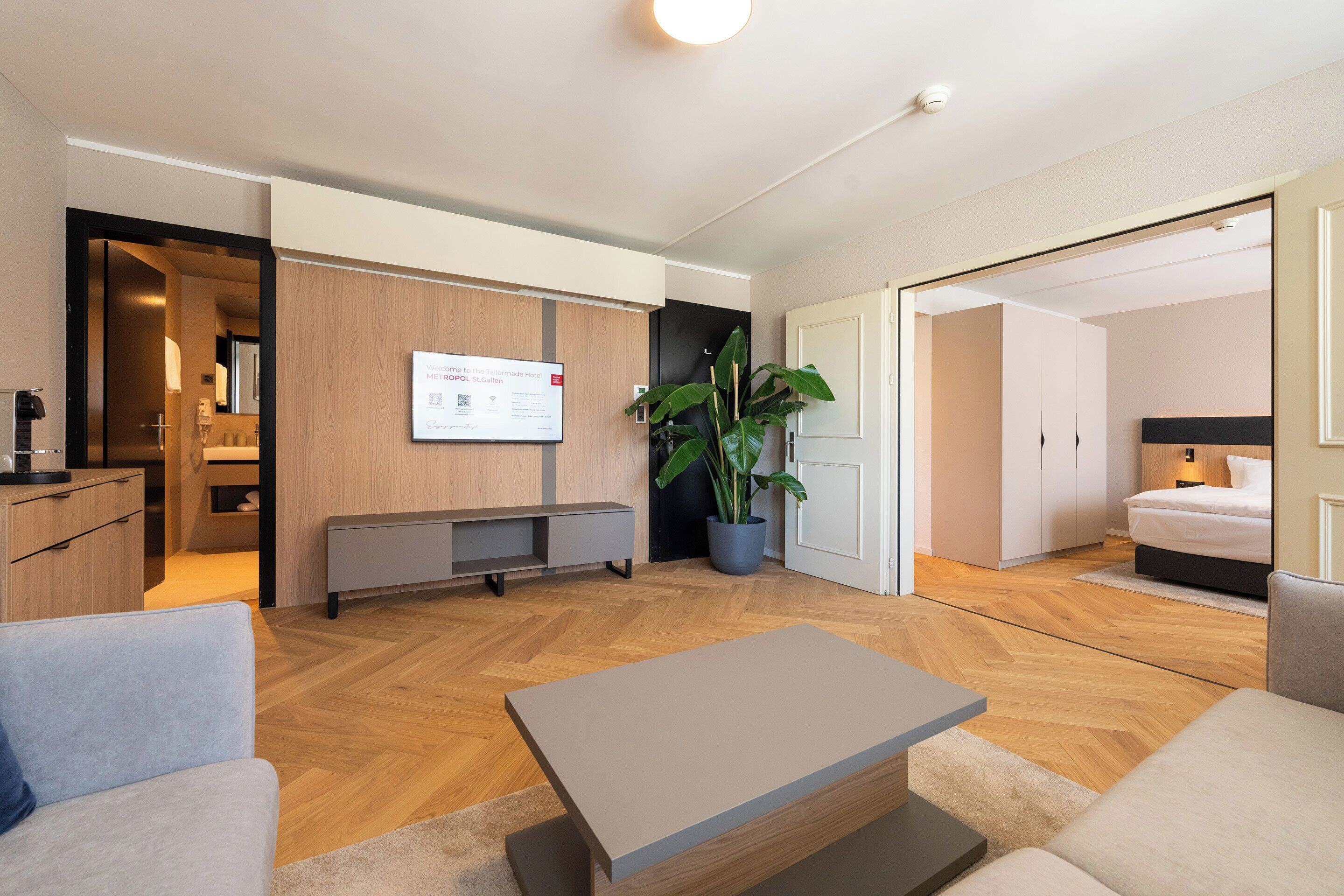 Suite | Wohnbereich | 50-Zoll-Flachbildfernseher mit Satellitenempfang