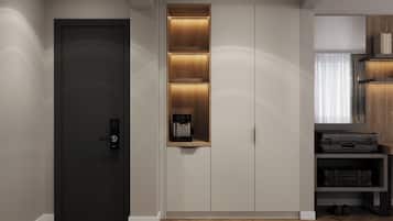 Deluxe Room | Minibar, desk, laptop workspace, blackout drapes