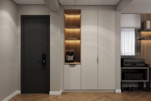 Deluxe Room | Bar mini, meja, ruang kerja komputer riba, langsir/tirai gelap terus 