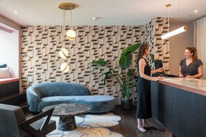 Reception - Tailormade Hotel METROPOL St.Gallen (St. Gallen)