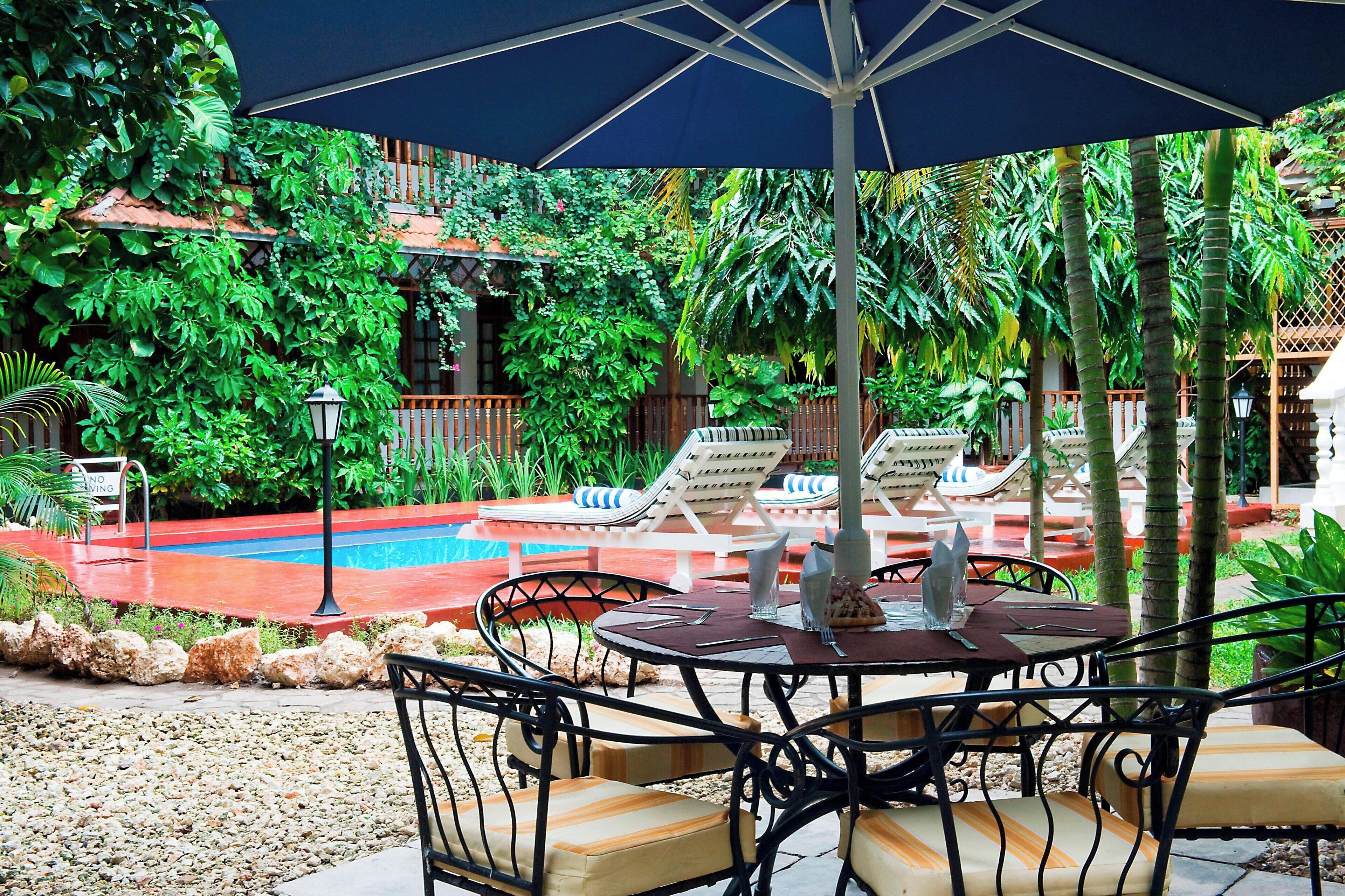 Outdoor pool, pool loungers