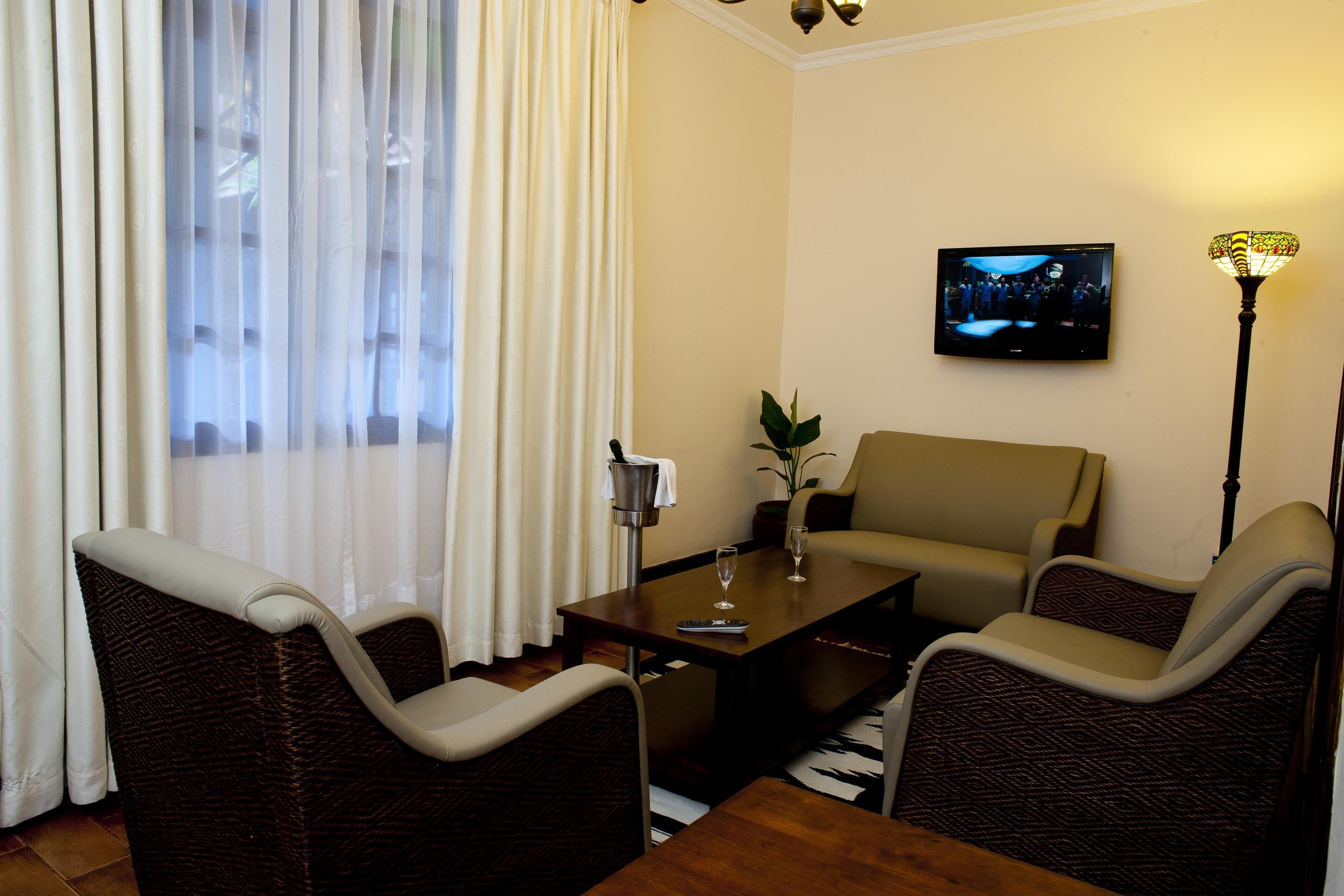 room, 1 queen bed, non smoking, garden view | down duvets, memory-foam beds, in-room safe, desk