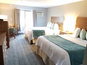 Rom – standard, 2 queensize-senger, ikke-røyk | Skrivebord, blendingsgardiner, strykejern/-brett og wi-fi (inkludert)