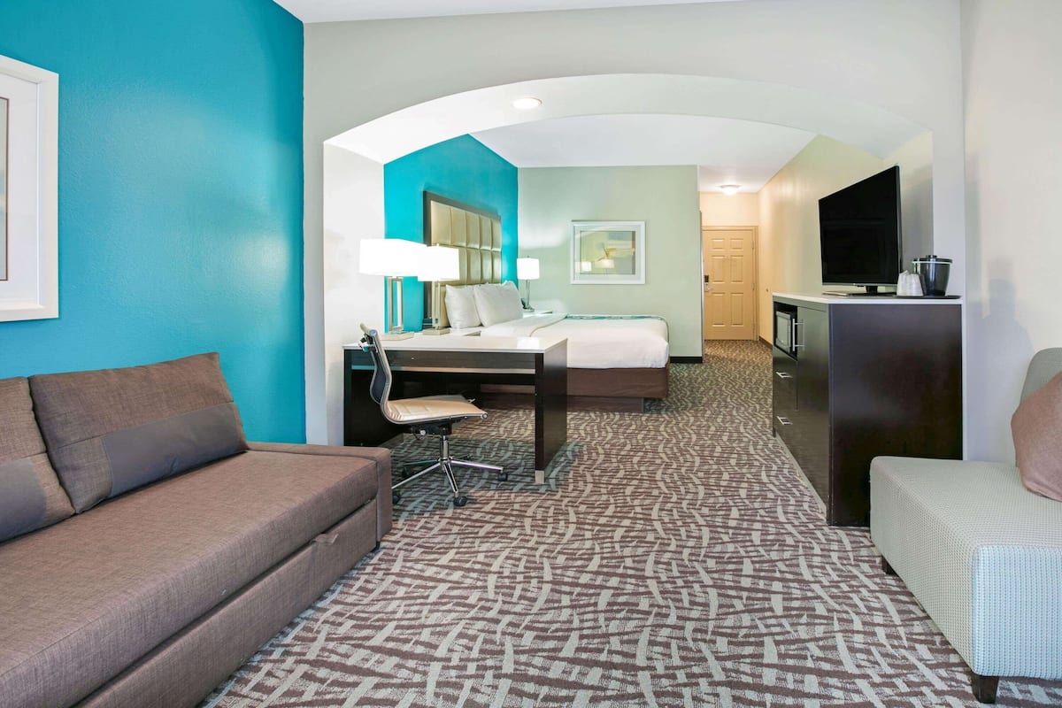 Premium bedding, pillow-top beds, individually furnished, desk