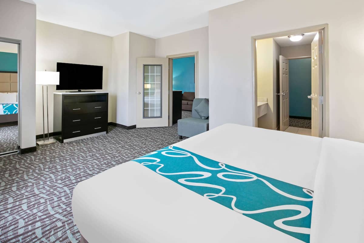 Suite, 1 King Bed, Non Smoking (2 Room) | Premium bedding, pillow-top beds, individually furnished, desk