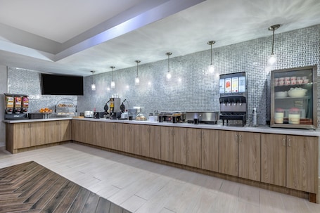 Free continental breakfast . La Quinta Inn & Suites by Wyndham Paris