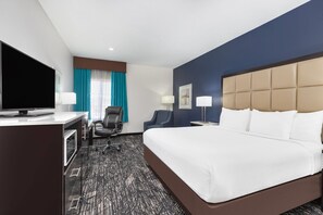 Rom, 1 kingsize-seng, tilgjengelighetstilpasset, ikke-røyk (Mobility/Hearing, Tub w/Grab Bars) | Sengetøy av topp kvalitet og senger med overmadrass