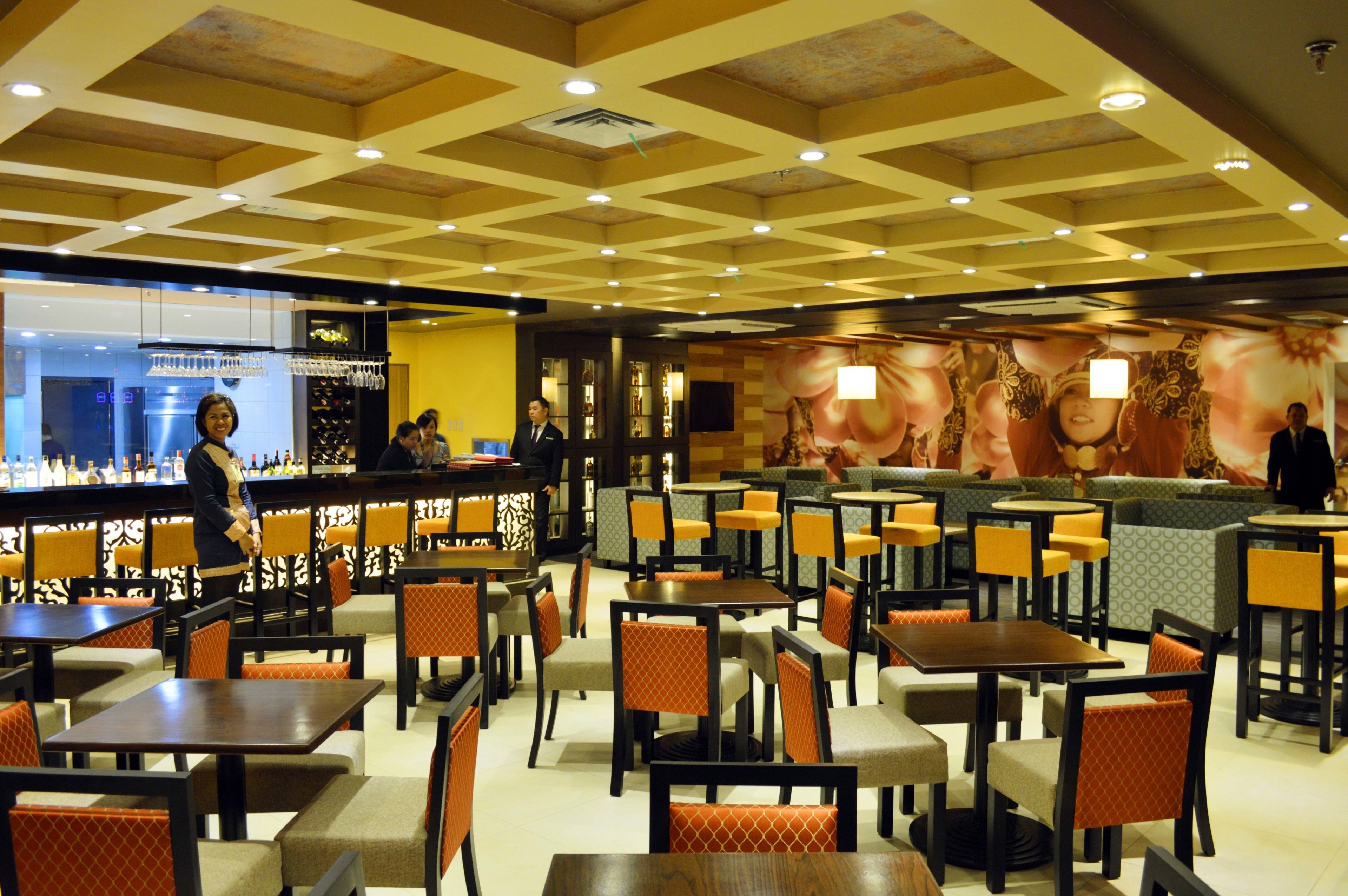 2 restaurants, breakfast, lunch, dinner served; international cuisine