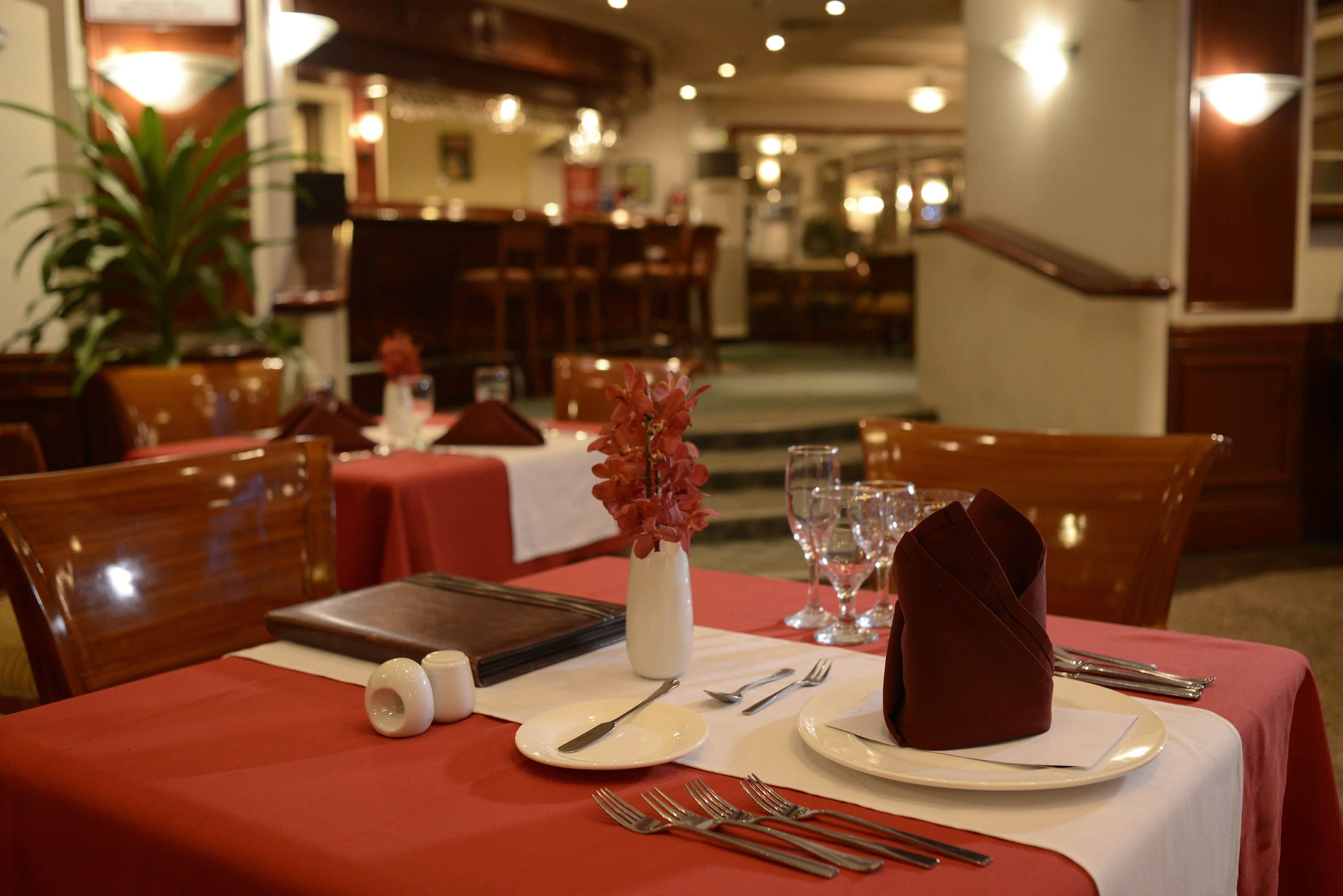 2 restaurants, breakfast, lunch, dinner served; international cuisine