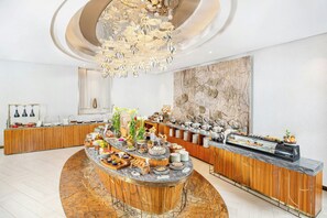 Breakfast, lunch and dinner served - The Ritz-Carlton Jakarta, Pacific Place (Jakarta)