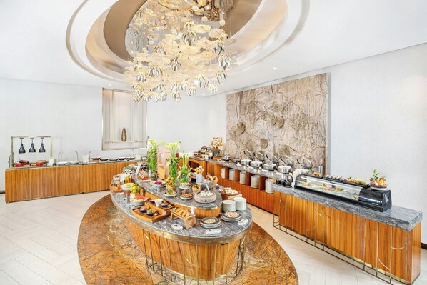 Frukost, lunch och middag serveras