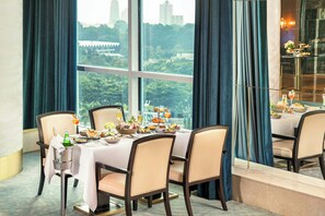 Der serveres morgenmad, frokost og aftensmad