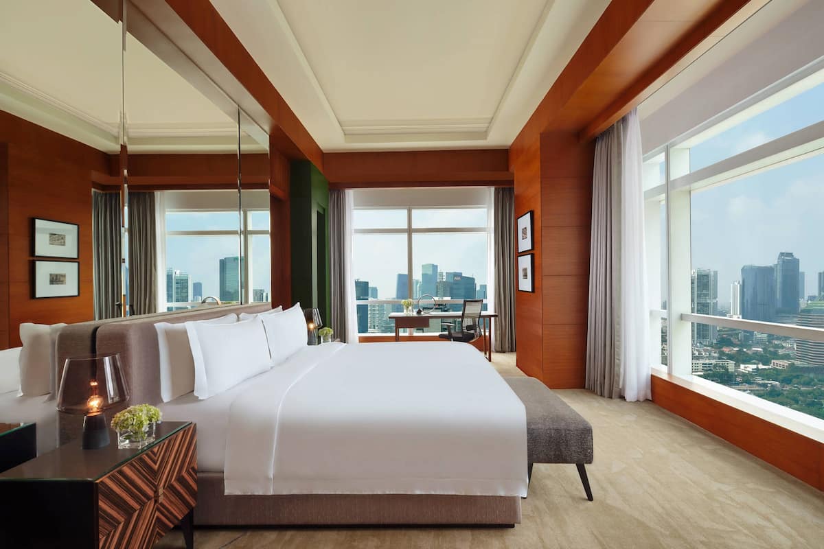 club suite, 1 king bed, city view | 1 bedroom, premium bedding, minibar, in-room safe