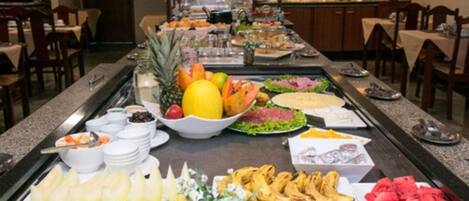 Free daily buffet breakfast