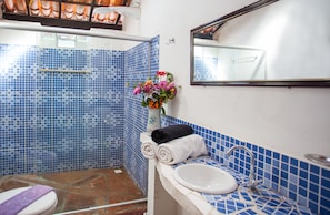 Standard Double Room | Bathroom | Hair dryer