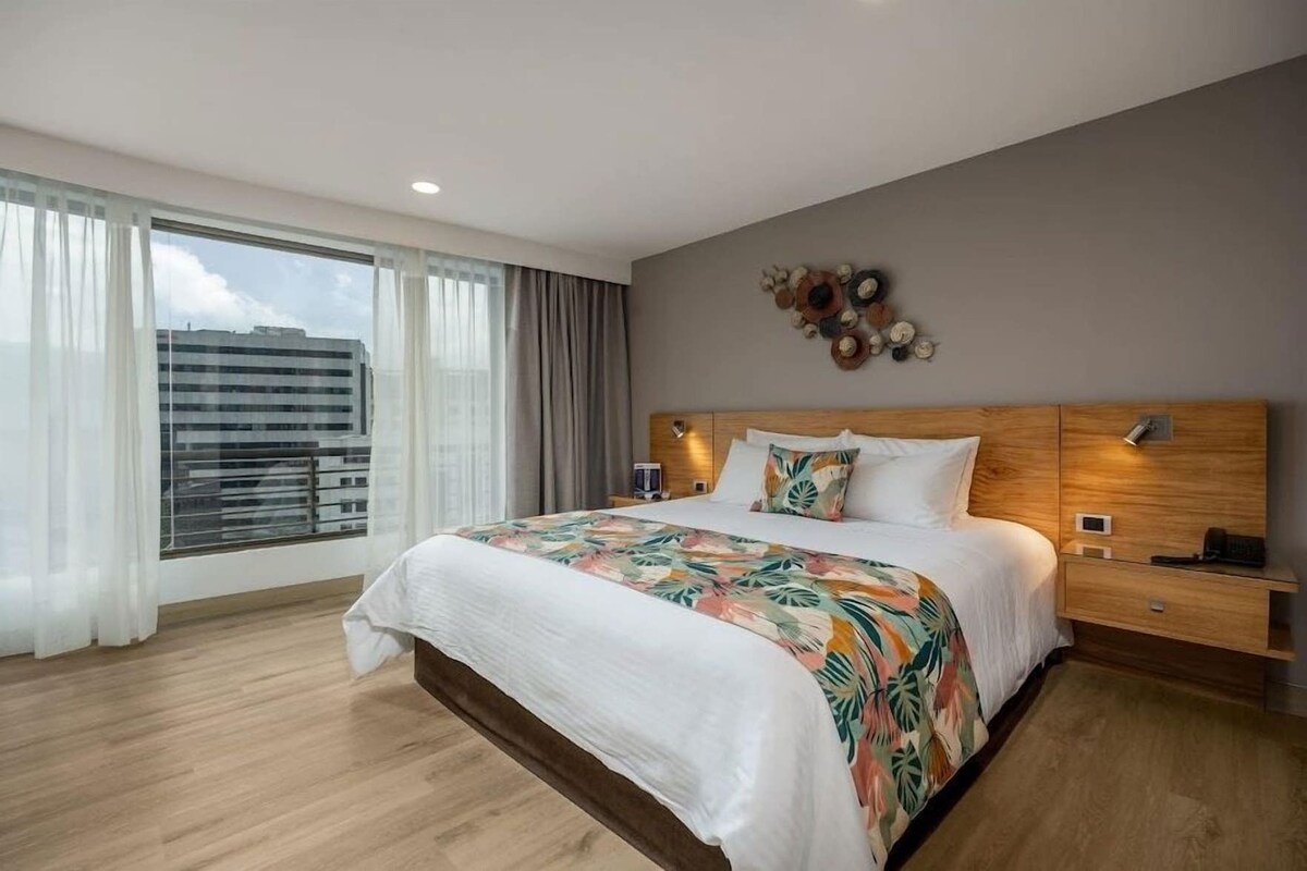 Premium bedding, down comforters, minibar, in-room safe