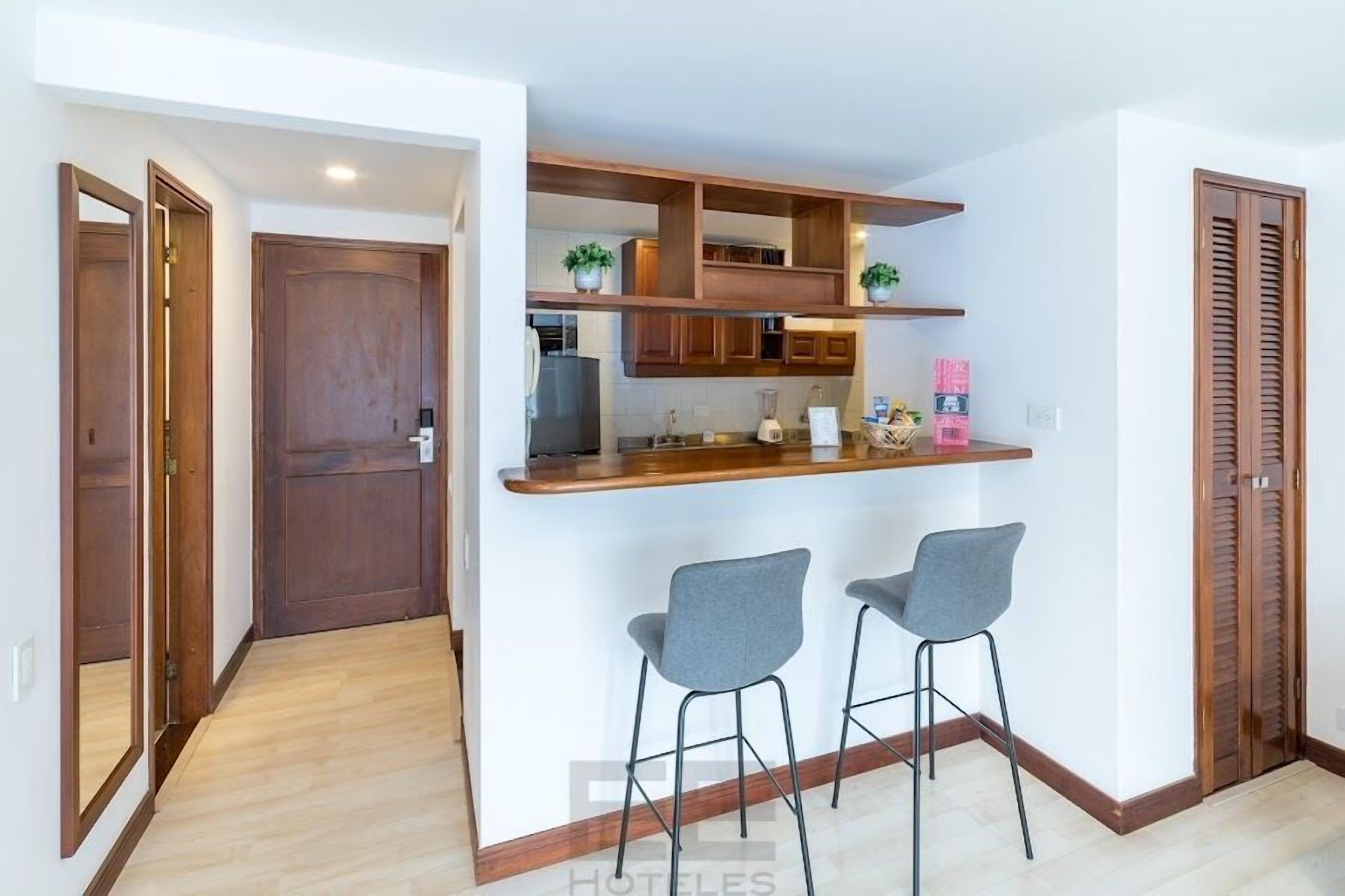 junior suite | private kitchen | fridge, microwave, stovetop, griddle