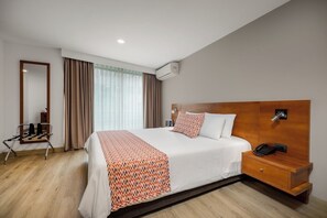 高級套房 | 高級寢具、羽絨被、迷你吧、客房內保險箱