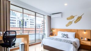 Junior Suite | Premium bedding, down comforters, minibar, in-room safe - Leblón Suites Hotel Milla de Oro (Medellín)