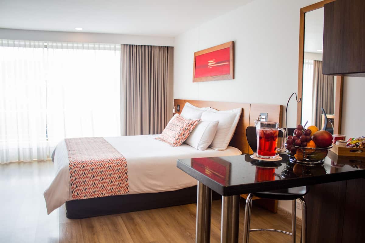 Premium bedding, down comforters, minibar, in-room safe