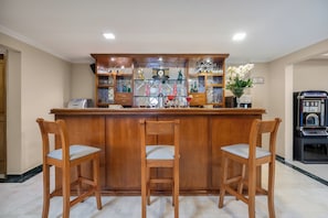 Bar (trong khuôn viên)