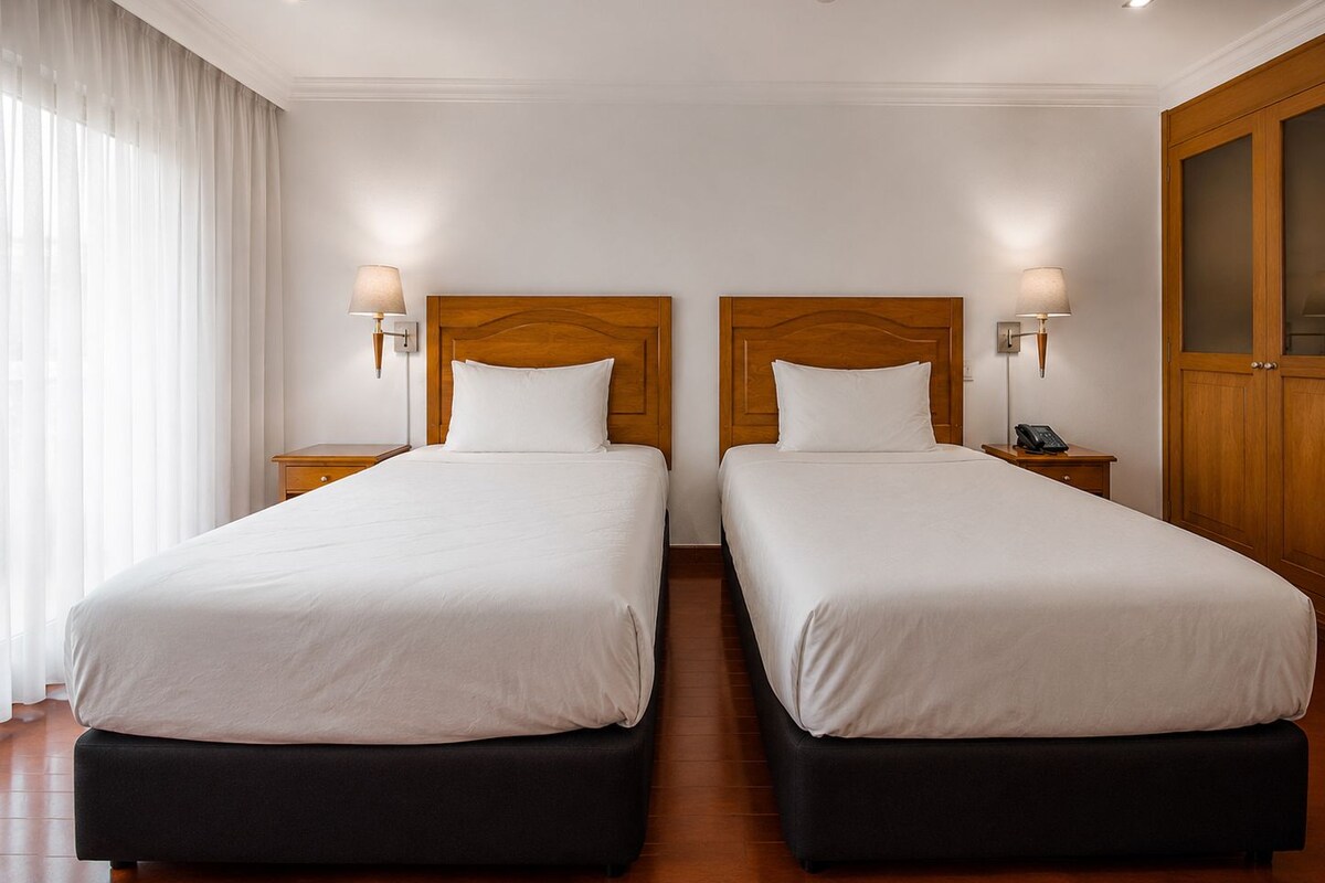 Standaard Twin kamer, 1 slaapkamer | Een minibar, een kluis op de kamer, een bureau
