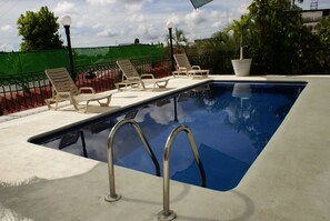 Kolam renang outdoor