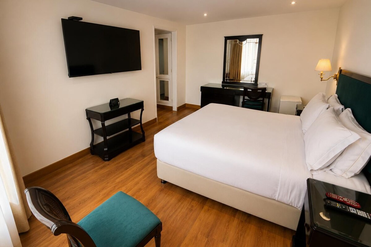 Minibar, in-room safe, desk, blackout curtains