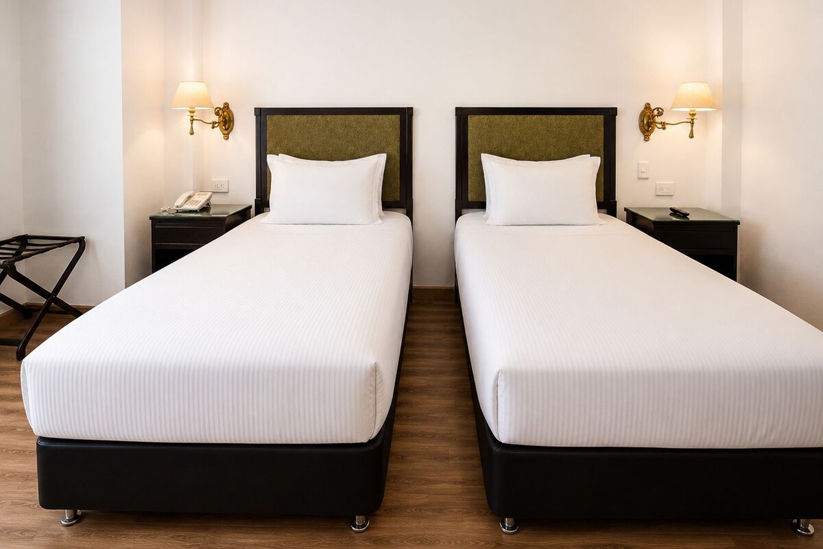 Standard Twin Room, 1 Bedroom | Minibar, in-room safe, desk, blackout curtains