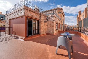Suite, 1 grand lit, terrasse | Terrasse/patio