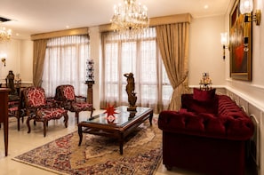 Lobby sitting area - Hotel Le Manoir Bogota (Bogotá)