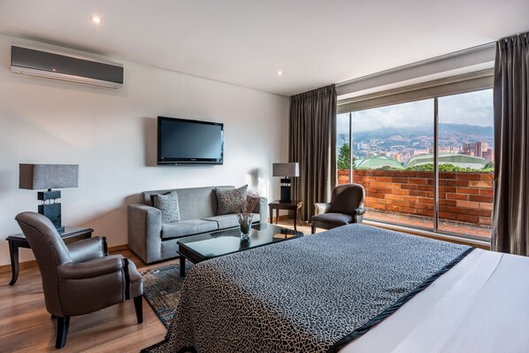 Suite, 1 Double Bed, Balcony